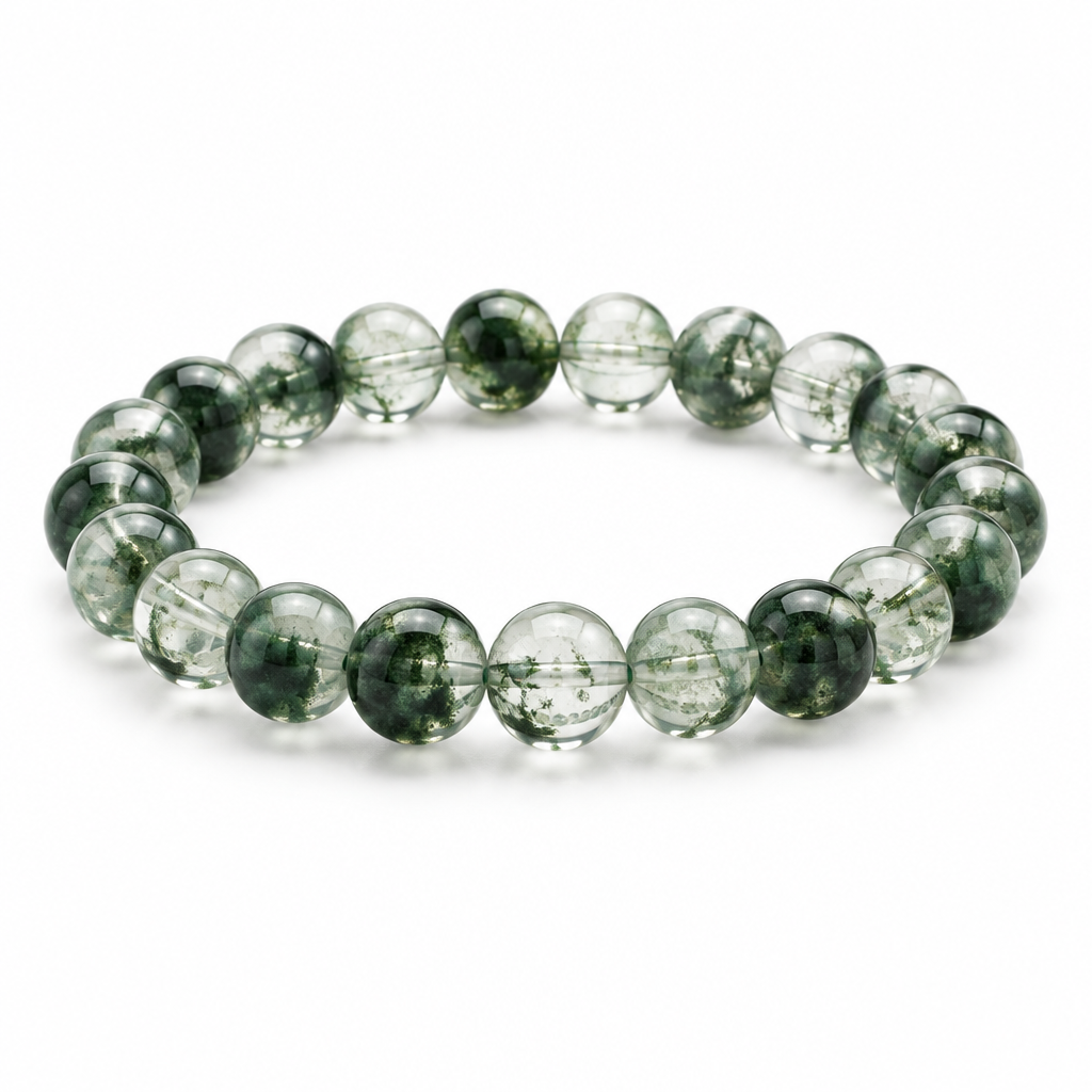 Bransoletka Green Phantom Quartz z zielonymi wtraceniami, produkt na bialym tle
