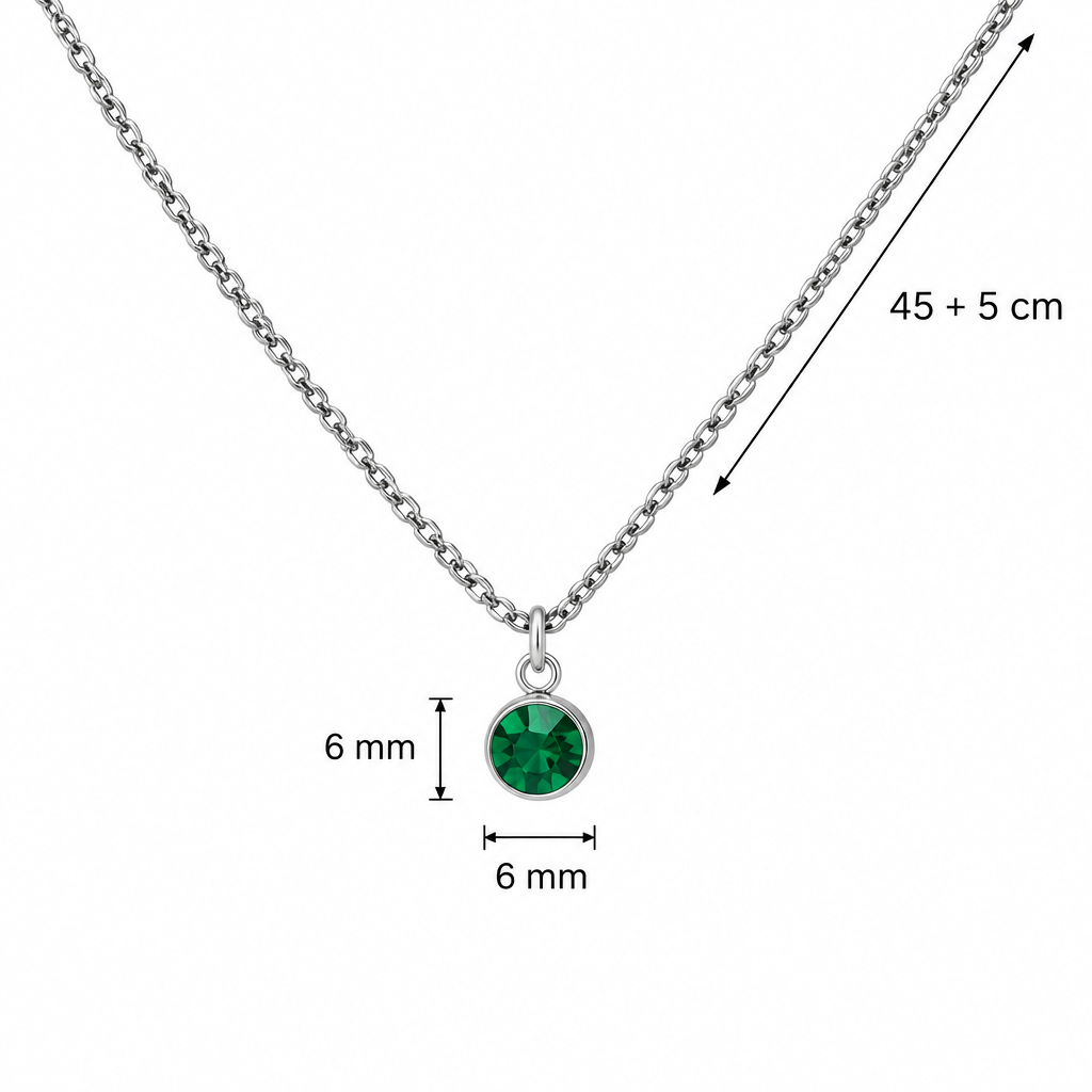 Zbliżenie zielonej cyrkonii z oznaczeniem 6 × 6 mm oraz długości łańcuszka 45 + 5 cm